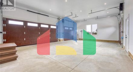 Residential - Single Family Home - Plympton-Wyoming, Canada - Canada