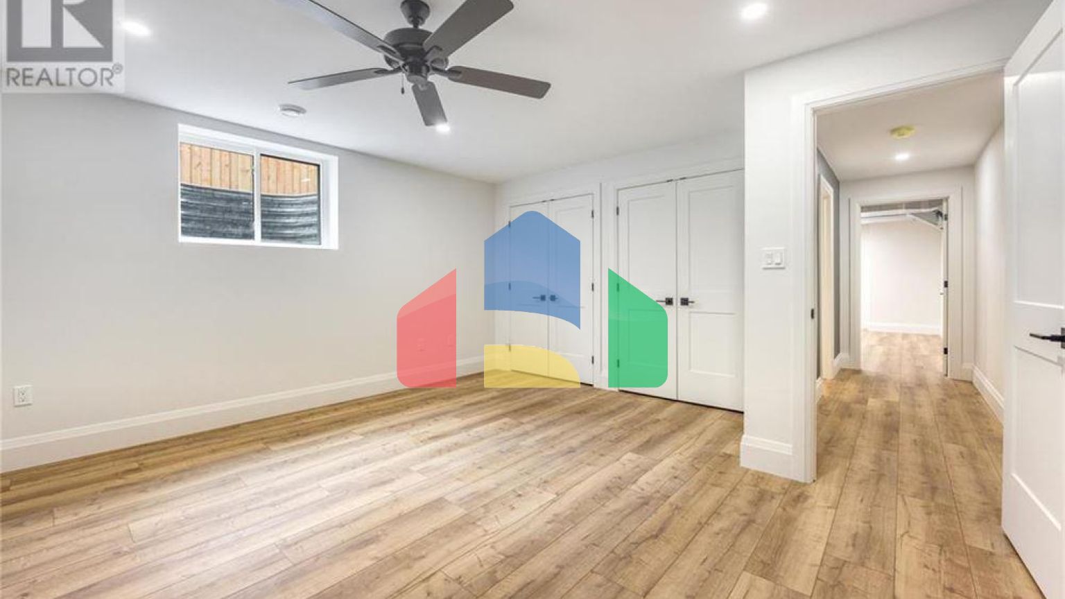 Residential - Single Family Home - Plympton-Wyoming, Canada - Canada