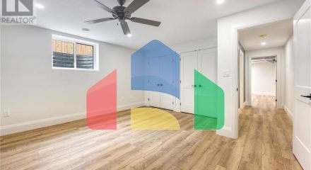 Residential - Single Family Home - Plympton-Wyoming, Canada - Canada