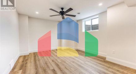 Residential - Single Family Home - Plympton-Wyoming, Canada - Canada