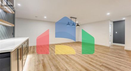 Residential - Single Family Home - Plympton-Wyoming, Canada - Canada