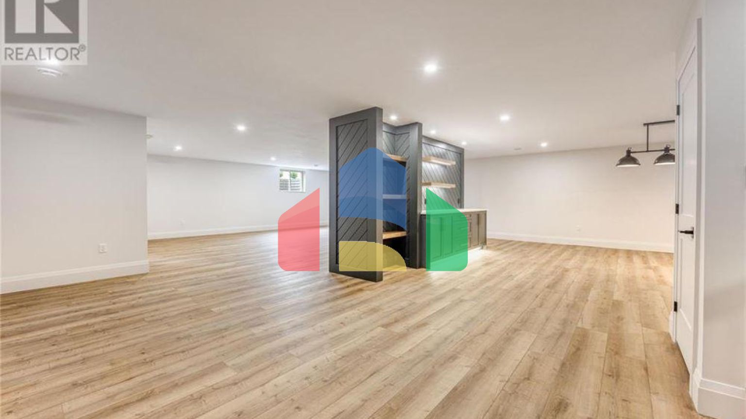 Residential - Single Family Home - Plympton-Wyoming, Canada - Canada