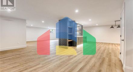 Residential - Single Family Home - Plympton-Wyoming, Canada - Canada