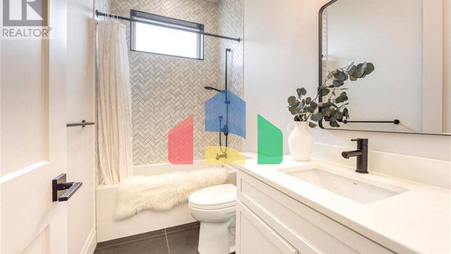 Residential - Single Family Home - Plympton-Wyoming, Canada - Canada