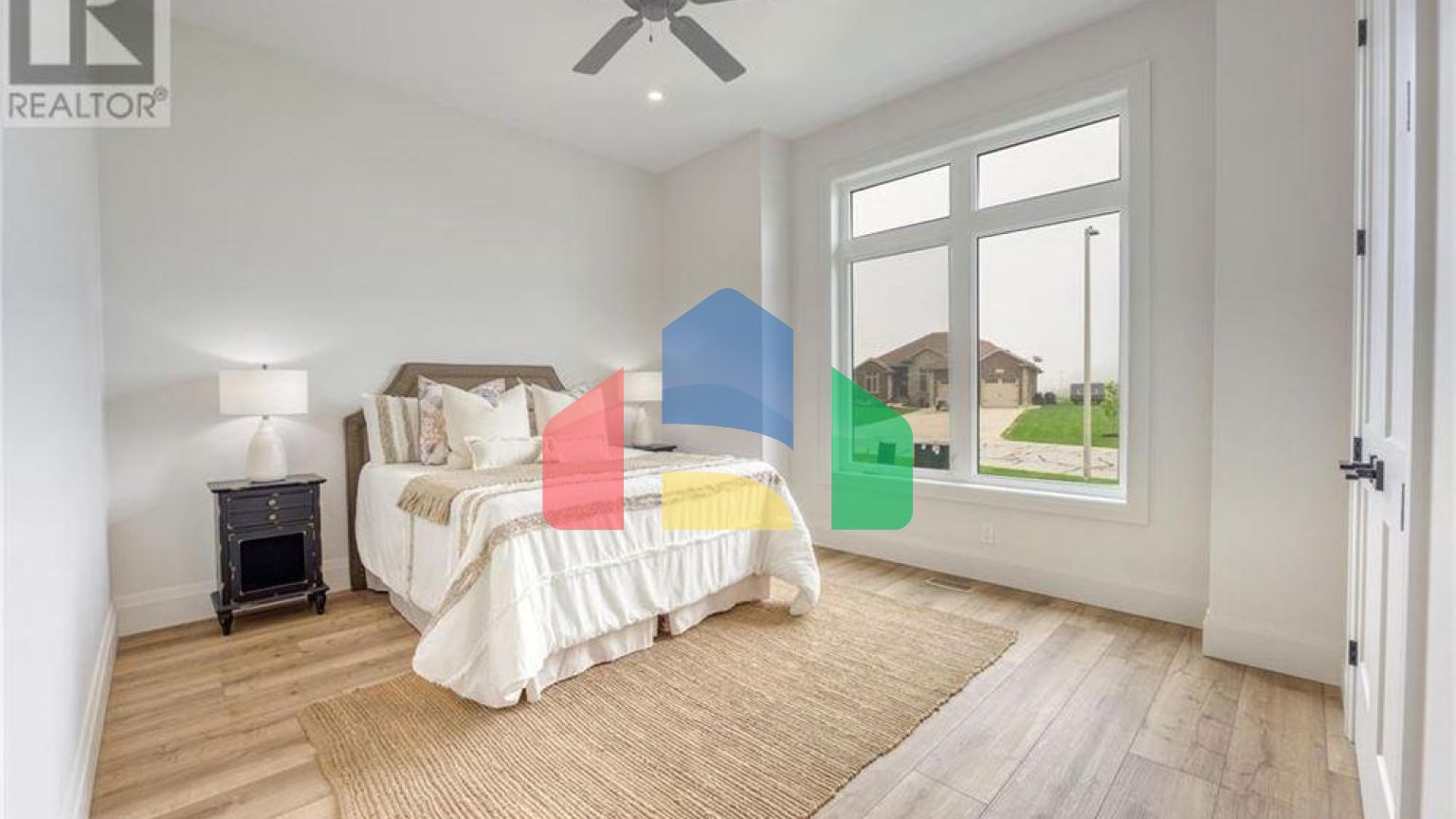 Residential - Single Family Home - Plympton-Wyoming, Canada - Canada