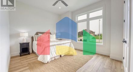 Residential - Single Family Home - Plympton-Wyoming, Canada - Canada