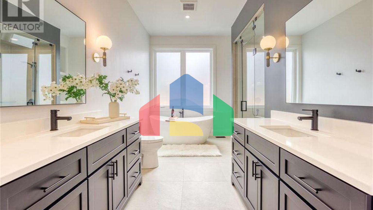 Residential - Single Family Home - Plympton-Wyoming, Canada - Canada