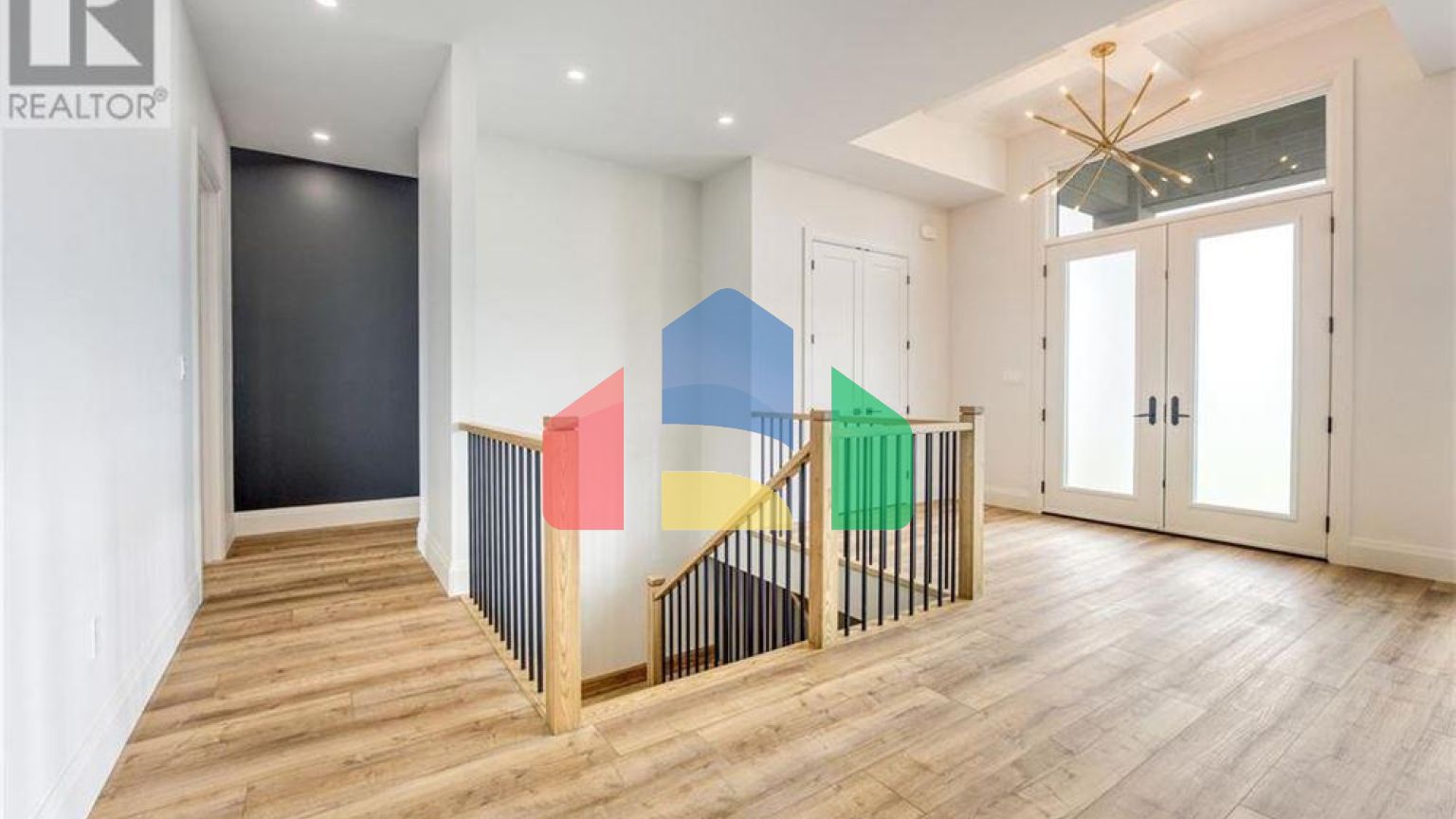 Residential - Single Family Home - Plympton-Wyoming, Canada - Canada