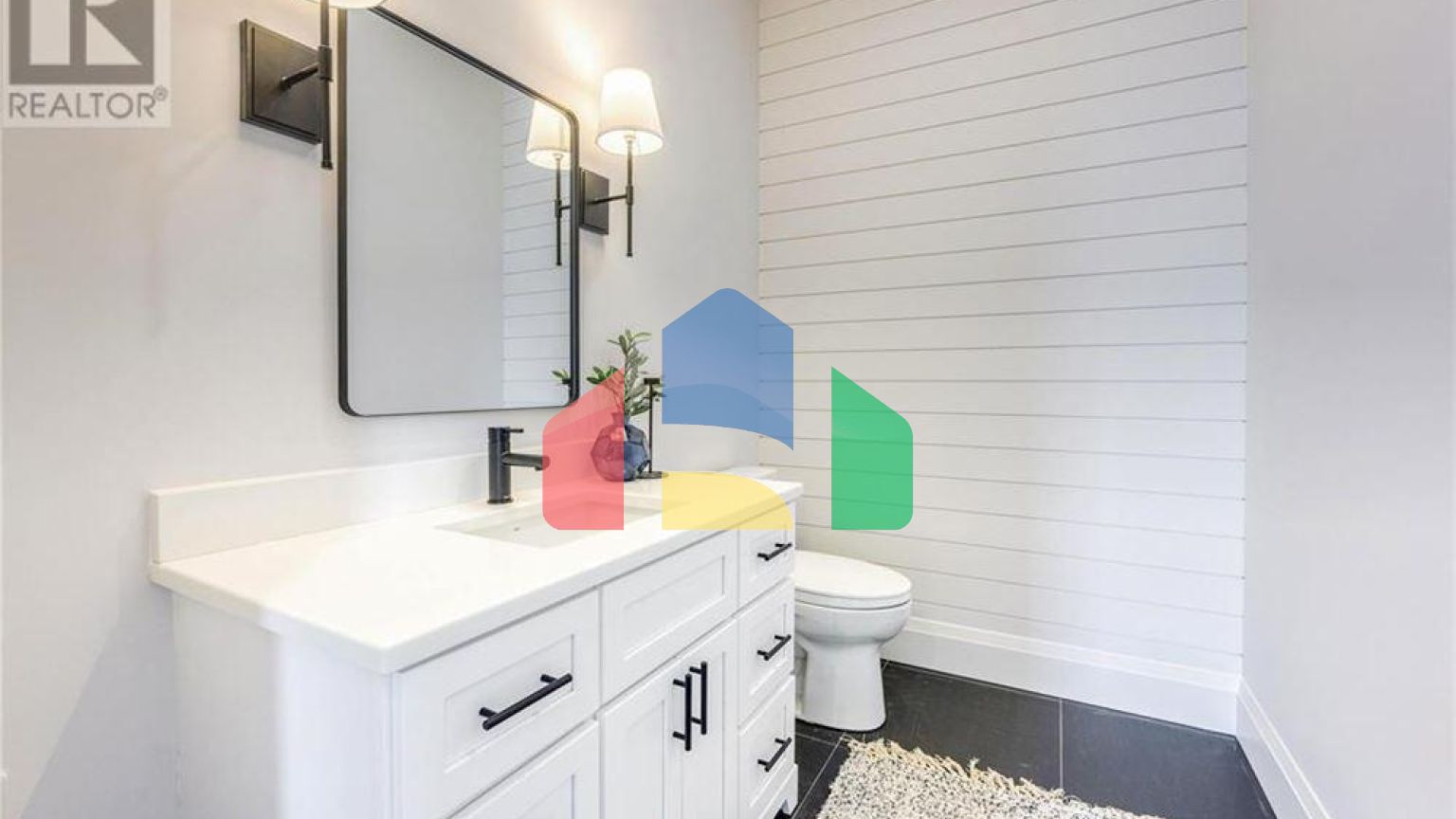 Residential - Single Family Home - Plympton-Wyoming, Canada - Canada