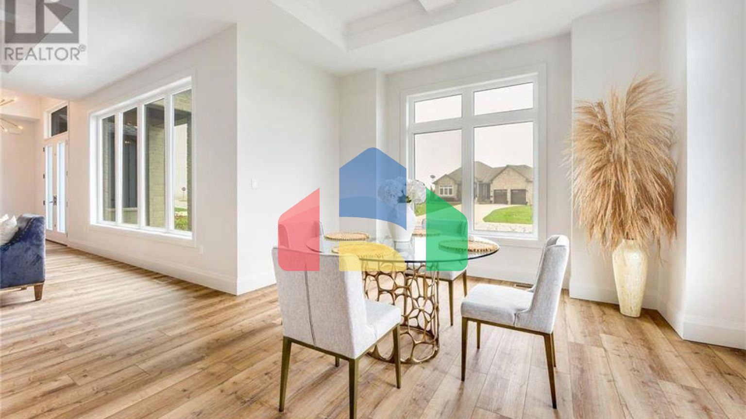 Residential - Single Family Home - Plympton-Wyoming, Canada - Canada