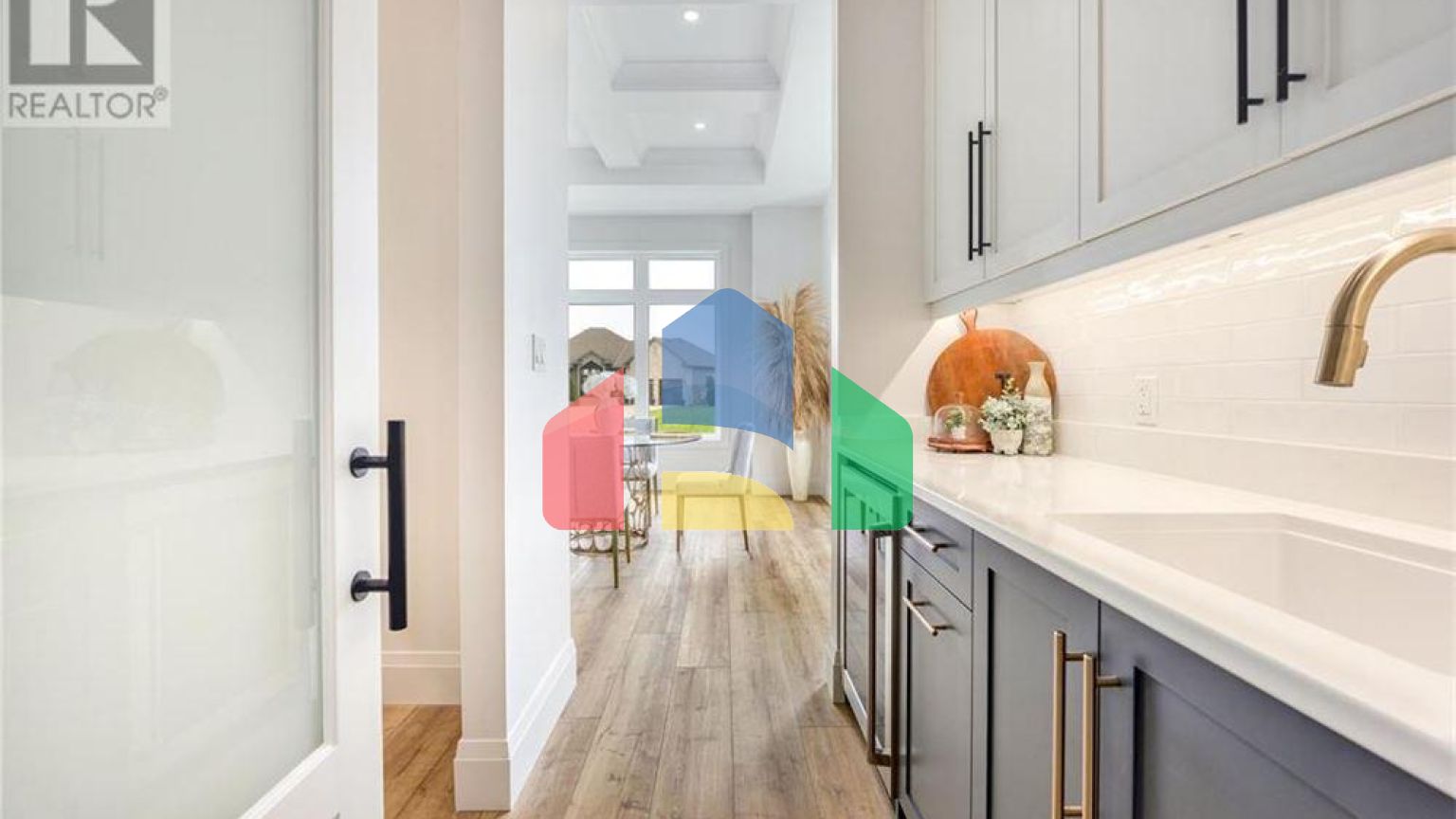 Residential - Single Family Home - Plympton-Wyoming, Canada - Canada