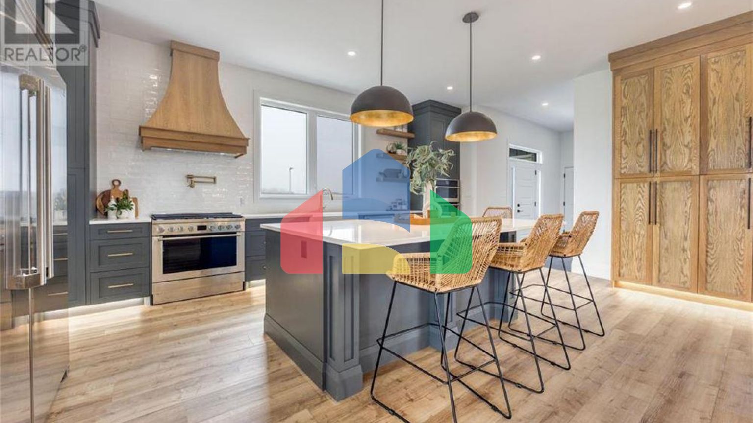 Residential - Single Family Home - Plympton-Wyoming, Canada - Canada