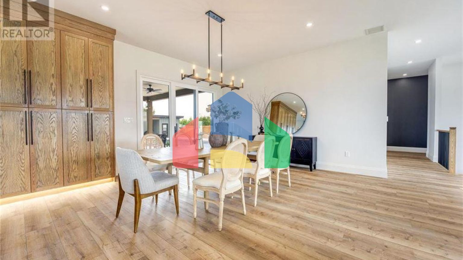 Residential - Single Family Home - Plympton-Wyoming, Canada - Canada