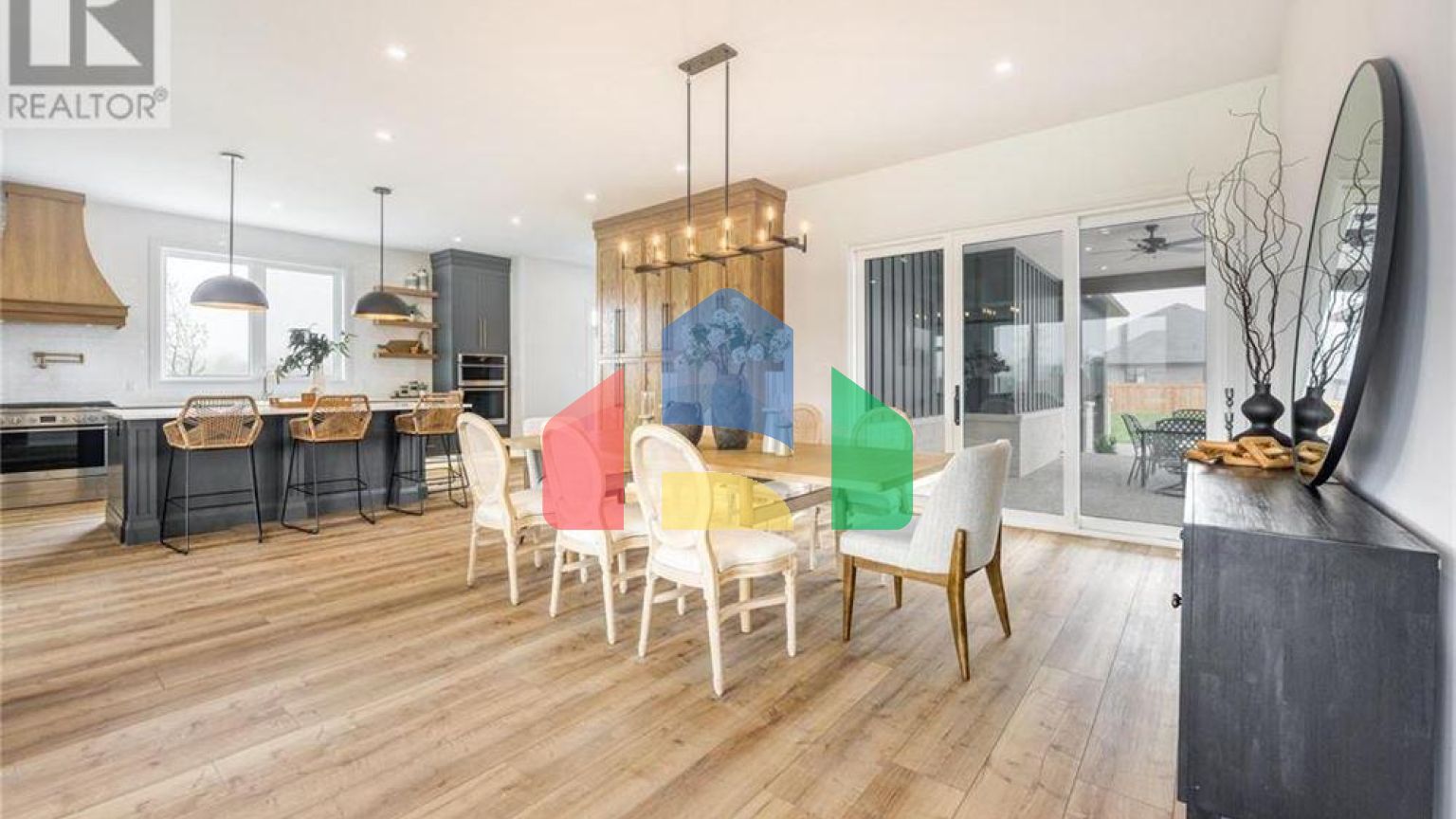 Residential - Single Family Home - Plympton-Wyoming, Canada - Canada