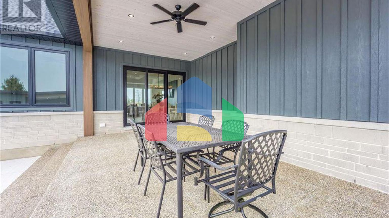 Residential - Single Family Home - Plympton-Wyoming, Canada - Canada