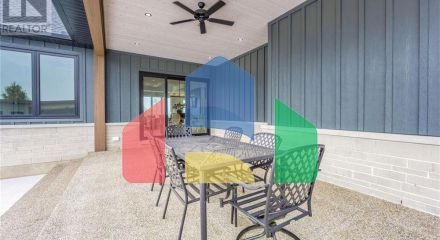 Residential - Single Family Home - Plympton-Wyoming, Canada - Canada