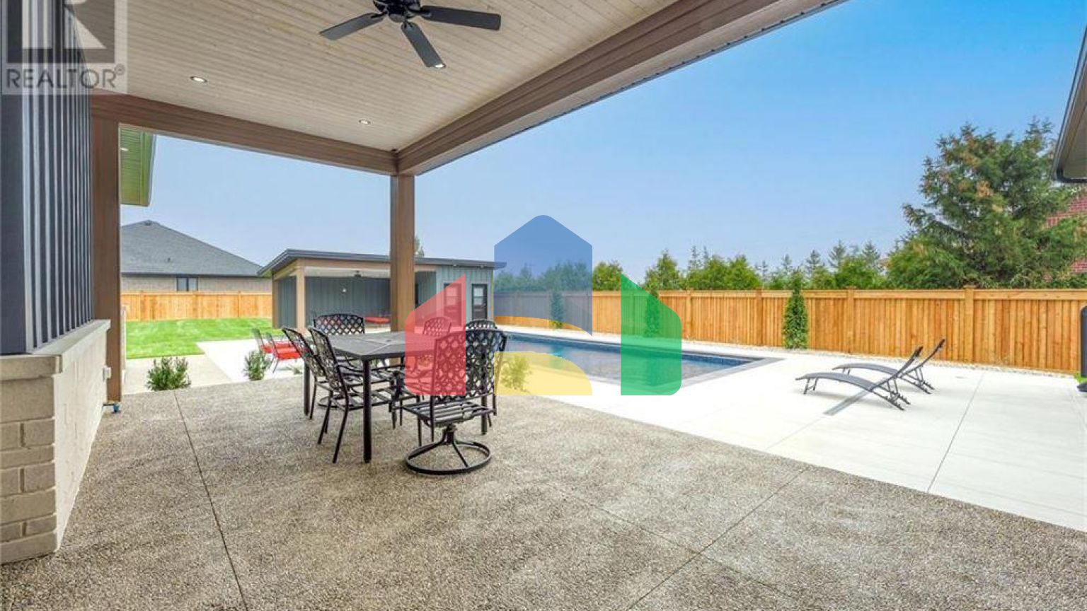 Residential - Single Family Home - Plympton-Wyoming, Canada - Canada