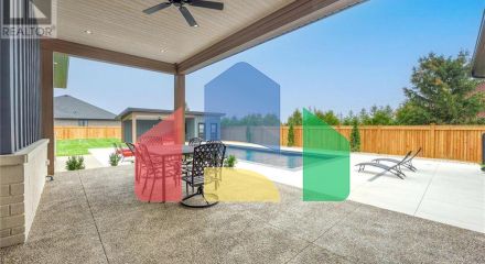 Residential - Single Family Home - Plympton-Wyoming, Canada - Canada