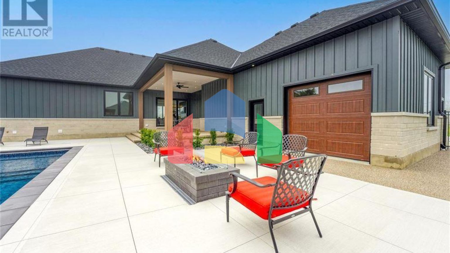 Residential - Single Family Home - Plympton-Wyoming, Canada - Canada