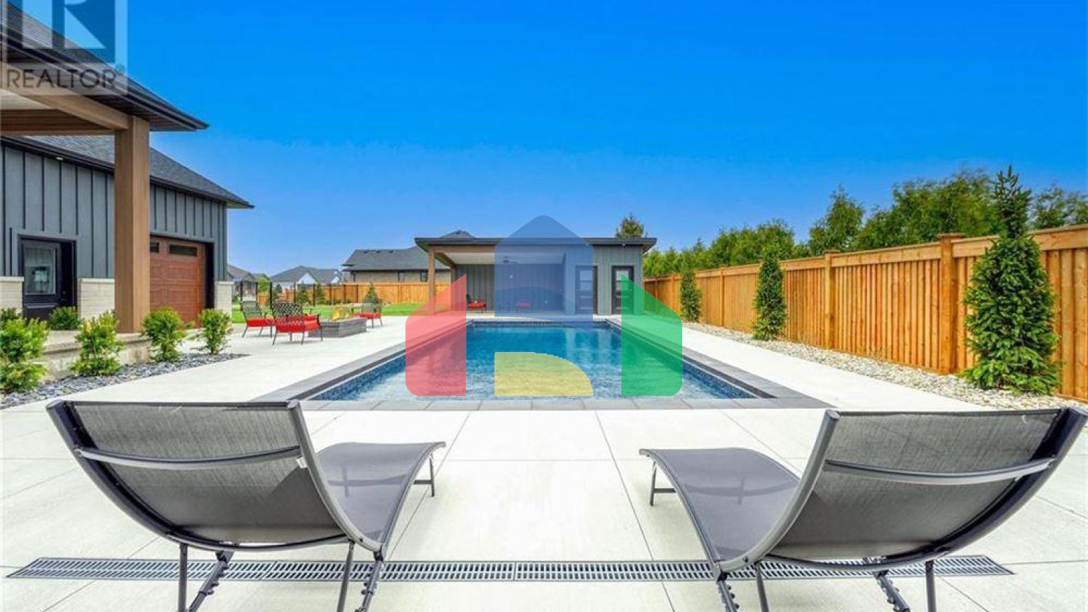 Residential - Single Family Home - Plympton-Wyoming, Canada - Canada