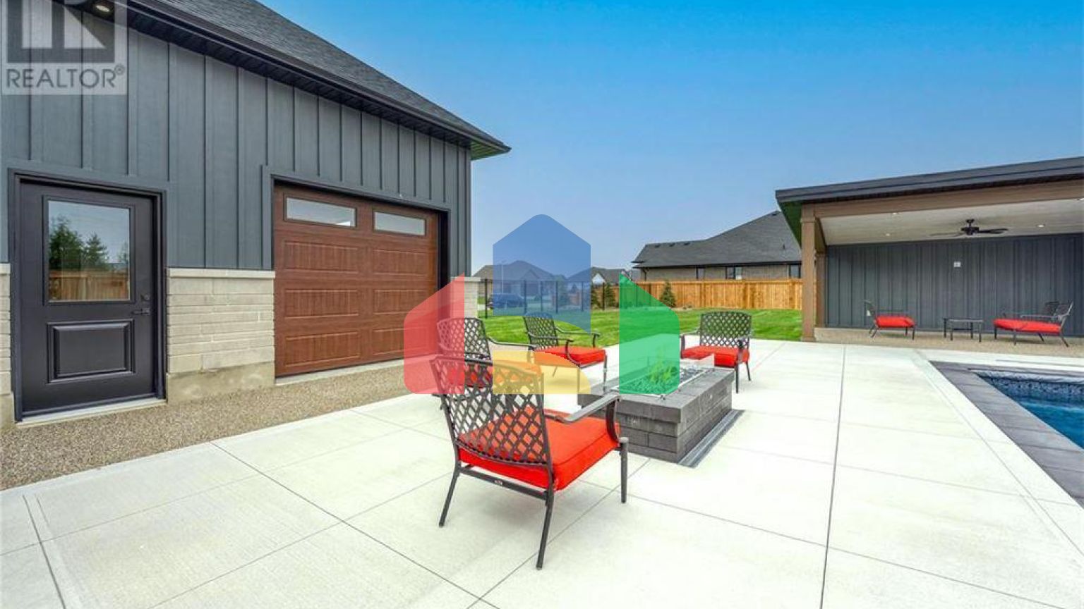 Residential - Single Family Home - Plympton-Wyoming, Canada - Canada