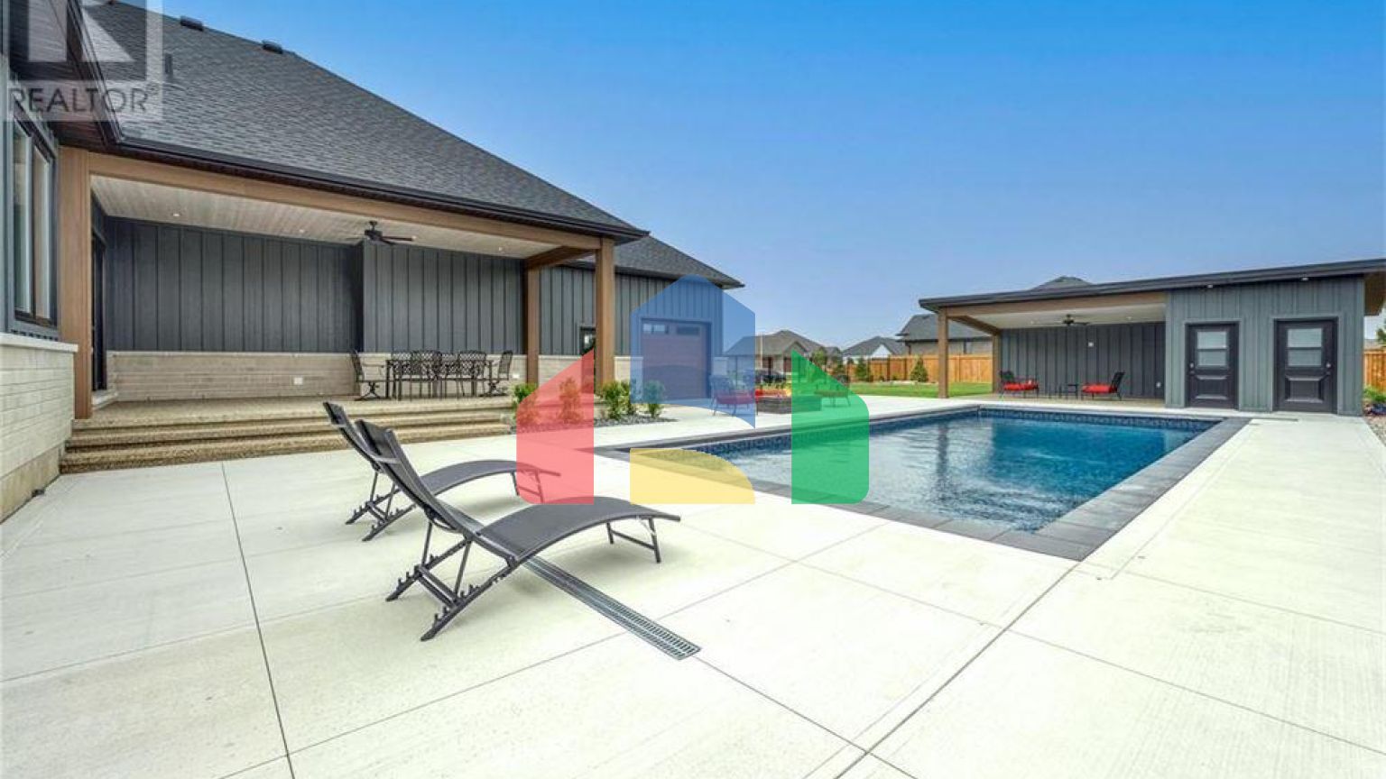 Residential - Single Family Home - Plympton-Wyoming, Canada - Canada