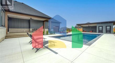 Residential - Single Family Home - Plympton-Wyoming, Canada - Canada