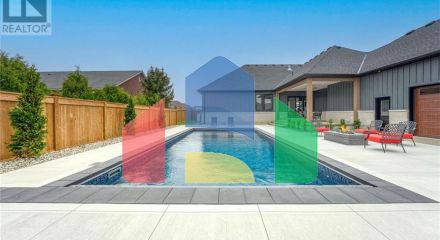Residential - Single Family Home - Plympton-Wyoming, Canada - Canada