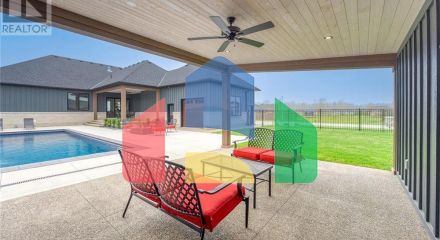 Residential - Single Family Home - Plympton-Wyoming, Canada - Canada