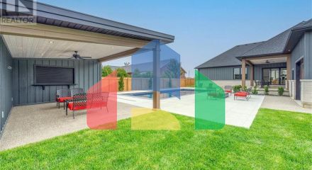 Residential - Single Family Home - Plympton-Wyoming, Canada - Canada