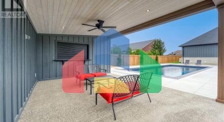 Residential - Single Family Home - Plympton-Wyoming, Canada - Canada