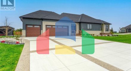 Residential - Single Family Home - Plympton-Wyoming, Canada - Canada