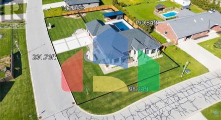 Residential - Single Family Home - Plympton-Wyoming, Canada - Canada