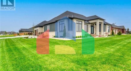 Residential - Single Family Home - Plympton-Wyoming, Canada - Canada