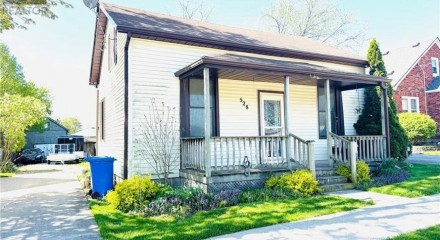 Residential - Single Family Home - Plympton-Wyoming, Canada - Canada