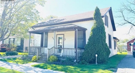 Residential - Single Family Home - Plympton-Wyoming, Canada - Canada