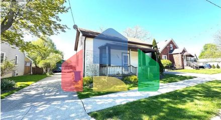 Residential - Single Family Home - Plympton-Wyoming, Canada - Canada