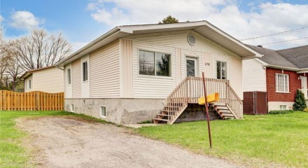 Residential - Bungalow - Pointe-Calumet, Canada - Canada