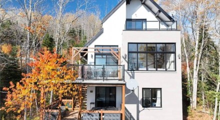 Residential - Two Level House - Petite-Rivière-Saint-François, Canada - Canada