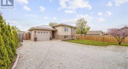 Residential - Single Family Home - Blenheim, Canada - Canada