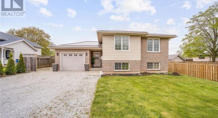 Residential - Single Family Home - Blenheim, Canada - Canada