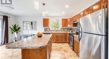 Residential - Single Family Home - Blenheim, Canada - Canada