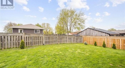 Residential - Single Family Home - Blenheim, Canada - Canada