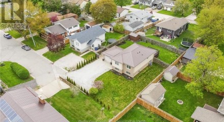 Residential - Single Family Home - Blenheim, Canada - Canada