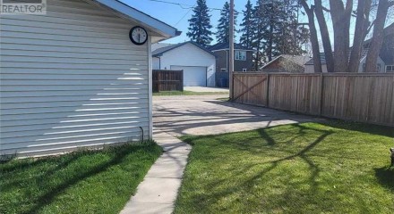 Residential - Single Family Home - Crossfield, Canada - Canada
