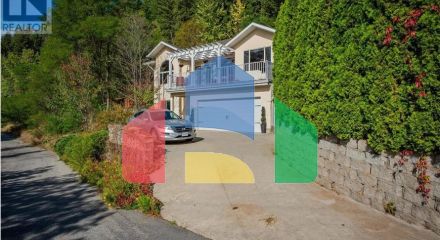 Residential - Single Family Home - Trail, Canada - Canada