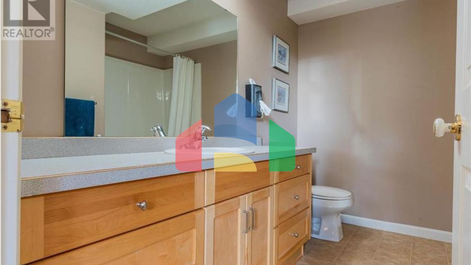 Residential - Single Family Home - Trail, Canada - Canada