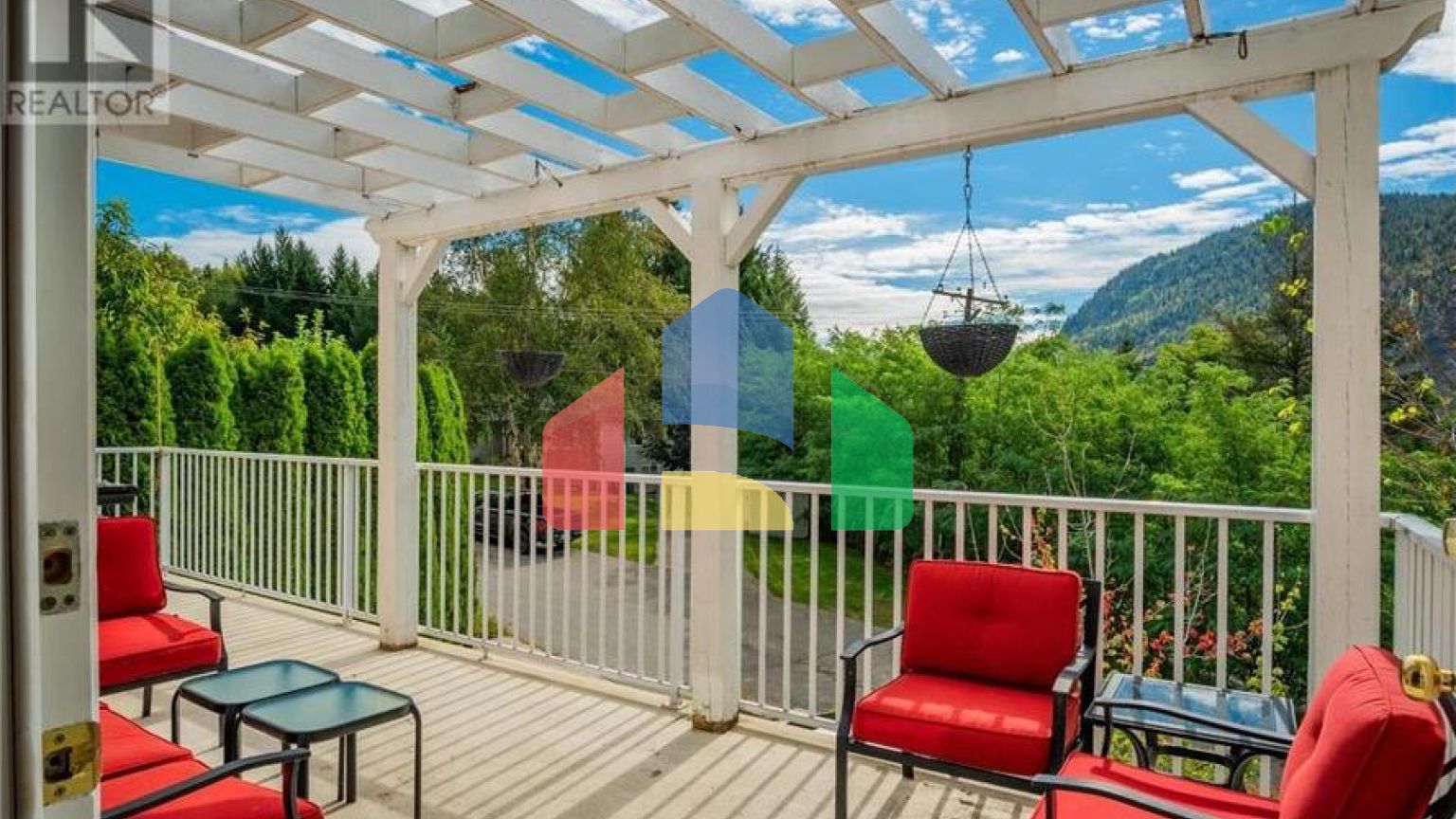 Residential - Single Family Home - Trail, Canada - Canada