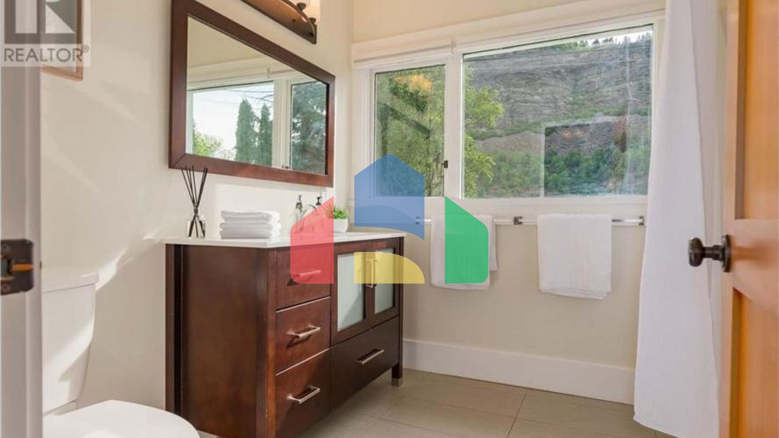 Residential - Single Family Home - Trail, Canada - Canada