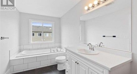 Residential - Single Family Home - Cobourg, Canada - Canada